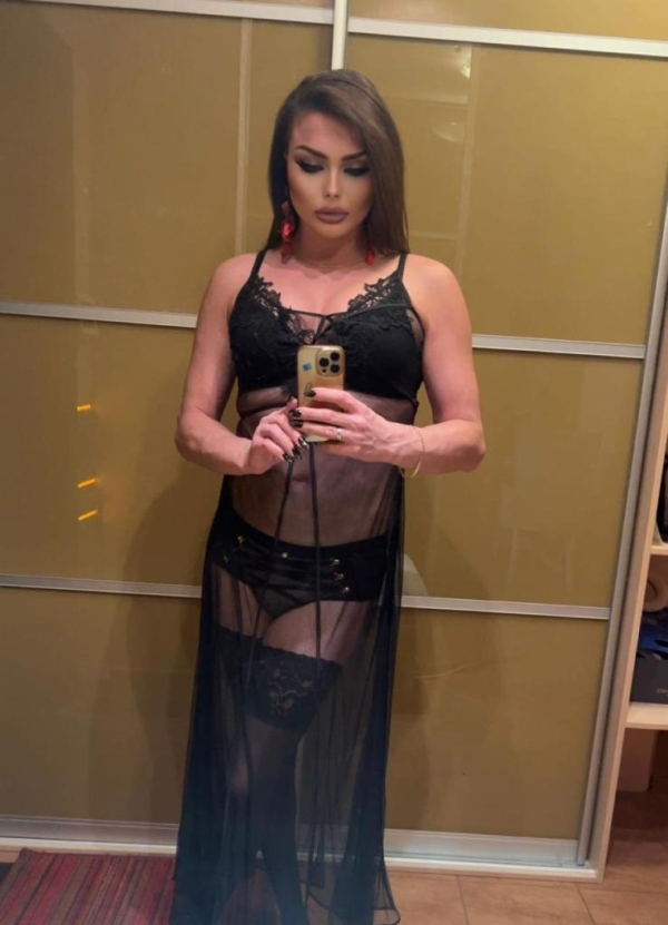 Транссексуалка Эля