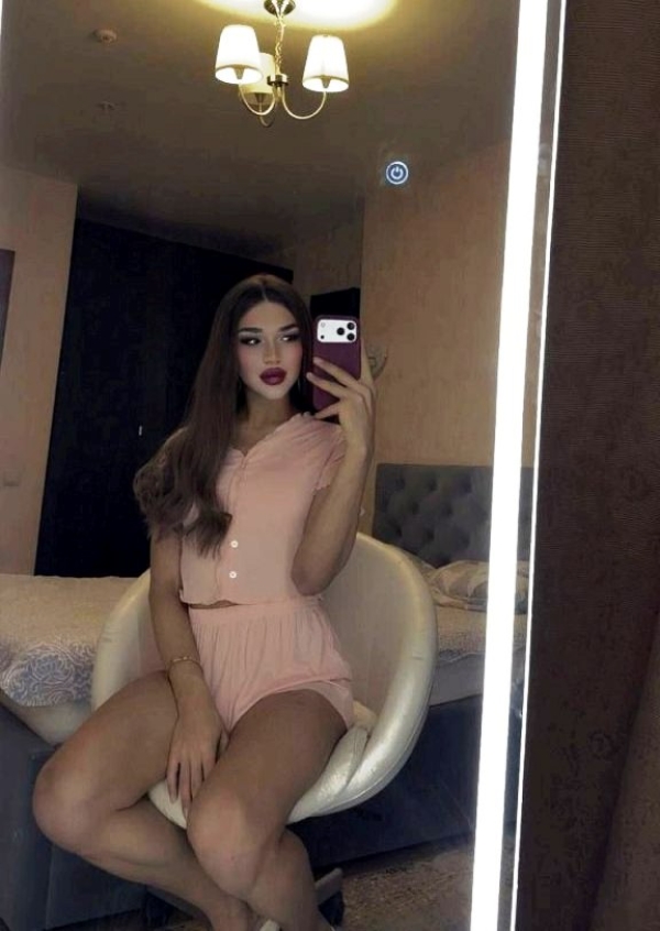 Транссексуалка Мая