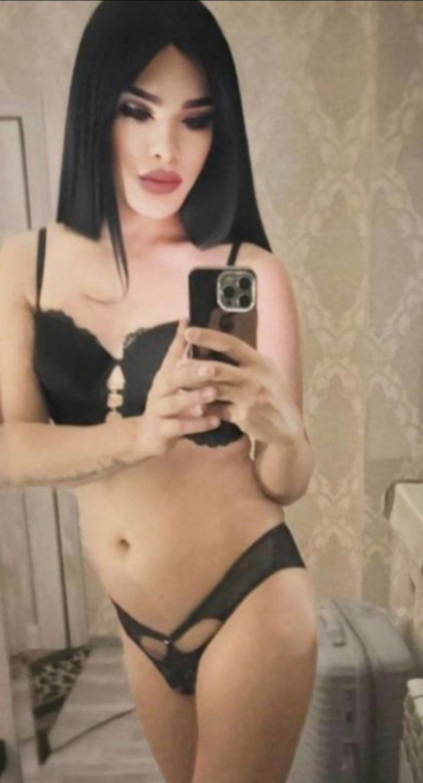 Транссексуалка Амира